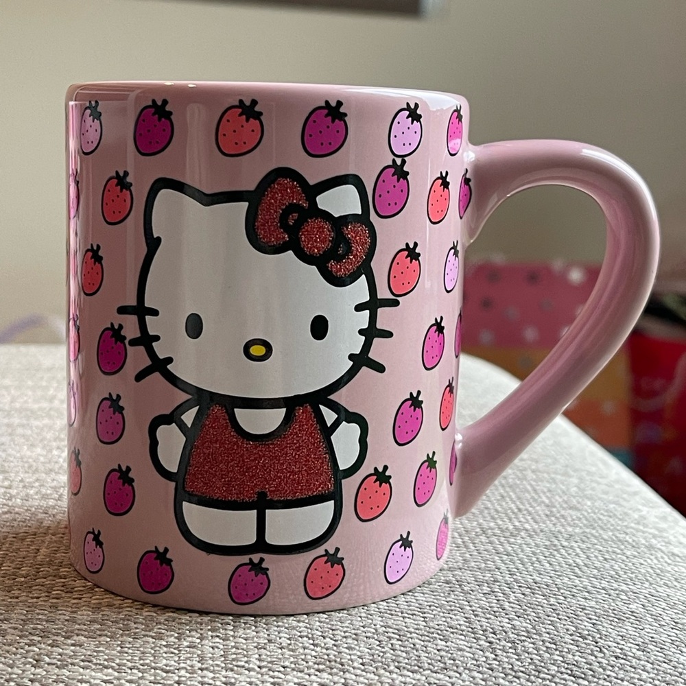 Hello Kitty Mugs - Picture 3 of 3